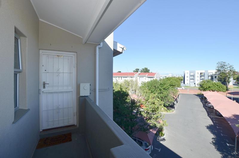 2 Bedroom Property for Sale in Oakglen Western Cape